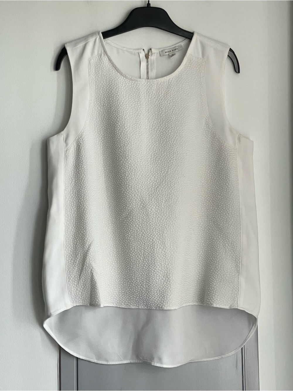 ALICE HOPE White Textured Sleeveless Blouse